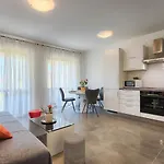 Apartamento Muki-3 By Interhome